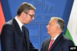 Predsednik Srbije Aleksandar Vučić i mađarski premijer Viktor Orban na kraju konferencije za novinare u Budimpešti, 14. novembra 2024.