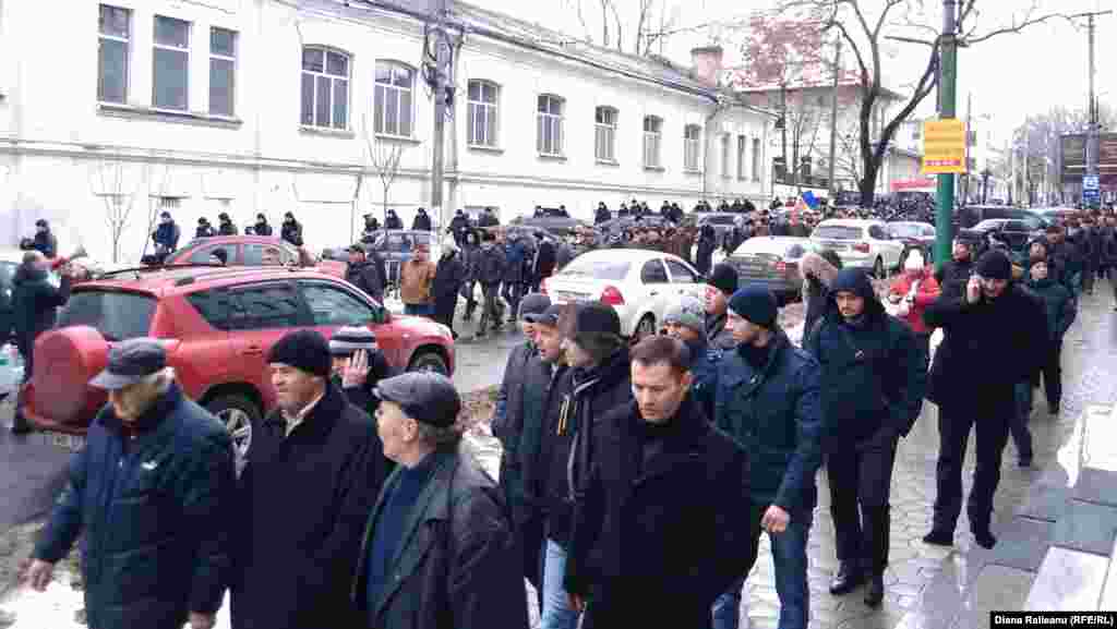Manifestînd pe străzile Chișinăului...