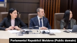 Membri ai CSP - de la stânga la dreapta - Mariana Cherpec, Eduard Panea, Aliona Nesterov, la consultările organizate de Comisia juridică a Parlamentului, 2 martie 2026