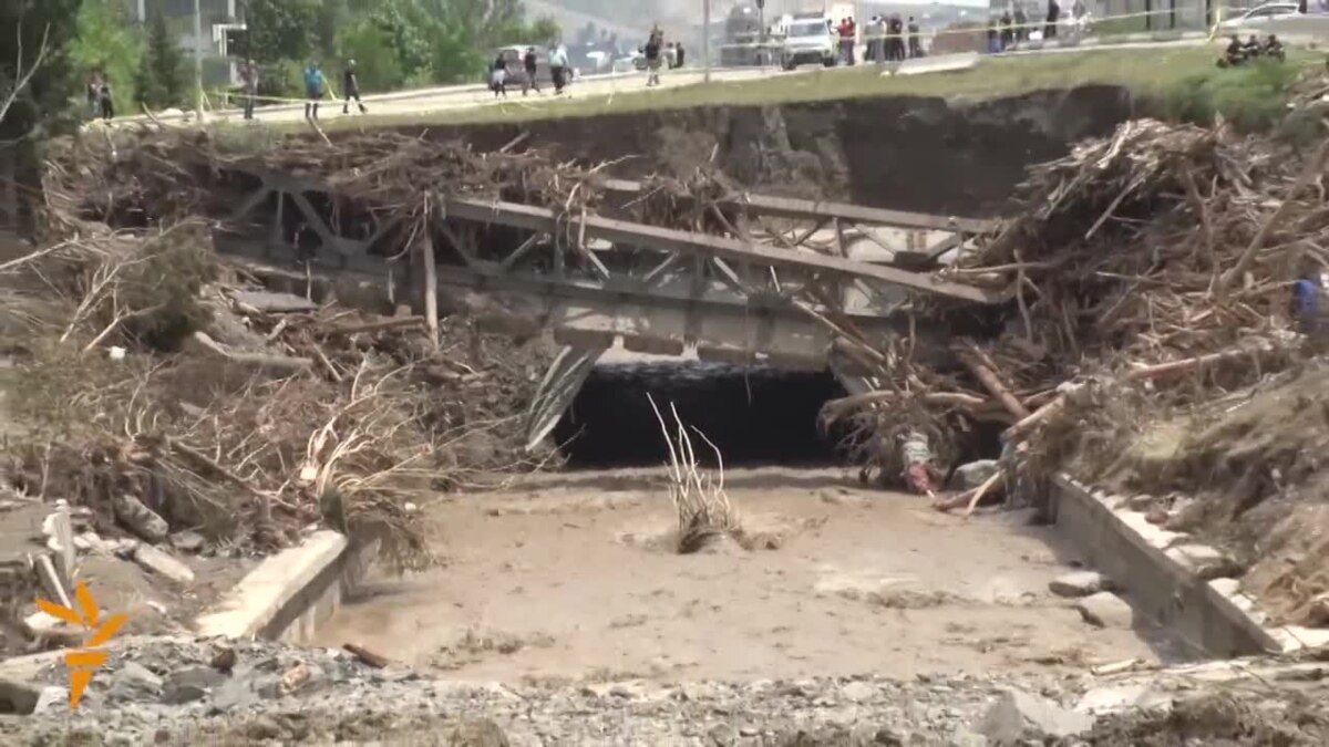 Volunteers Begin Cleaning Up Tbilisi After Massive Floods