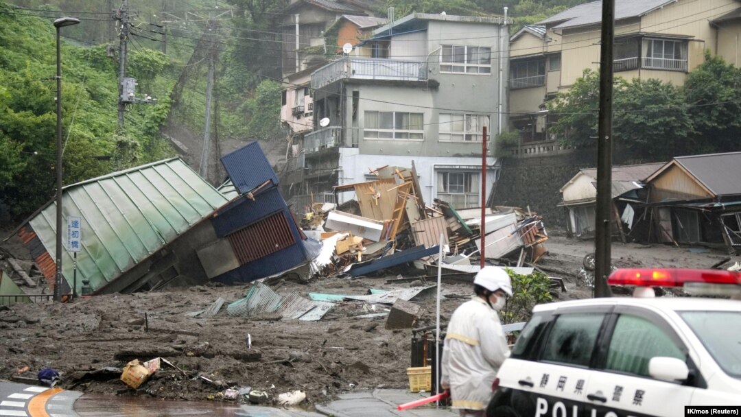 Alunecarea de teren din Atami - Japonia a apărut din cauza precipitațiilor abundente. 