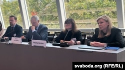 На слуханьнях у ПАРЭ, справа налева: Ксенія Луцкіна, Натальля Дуліна, Павал Латушка і Валер Мацкевіч