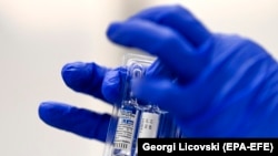 Në bazë të të dhënave të Ministrisë së Shëndetësisë në Maqedoninë e Veriut, më pak se 40 për qind e qytetarëve të vendit janë vaksinuar me dy doza kundër COVID-19.