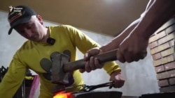 Оҳангарони тоҷик саъй доранд, то касби қадимӣ аз байн наравад

