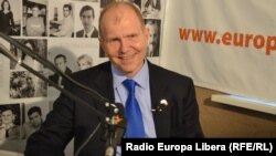 Ambasadorul Statelor Unite, William Moser, în studioul Europei Libere în 2013