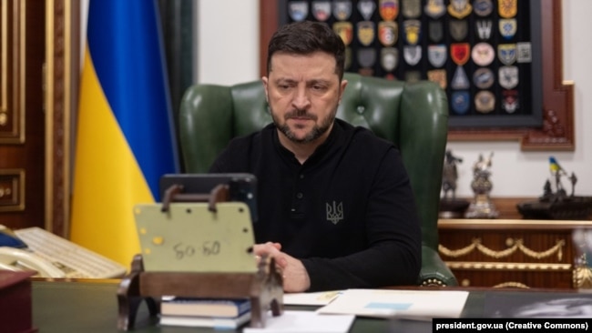 «Єдиний вихід – це зараз прийде президент, прийде прем’єр-міністр і скажуть, що вибачте, ми зробили неправильно, ми не порадилися, давайте придумаємо, як вийти з цієї ситуації», – Зеленський