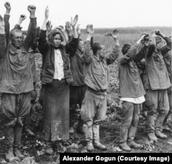 Советские пленные 1941 г. Снимок из федерального архива Германии – фотоархива в Кобленце, копия А. Гогуна