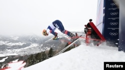 La Cortina d'Ampezzo deja se schiază, chiar dacă Jocurile vor fi deschise oficial abia peste două zile. Au început antrenamentele pentru proba de schi alpin. 