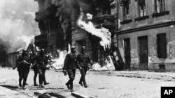 Нацистер ойрандаған Варшава геттосы. 1943 жылдың көктемі.