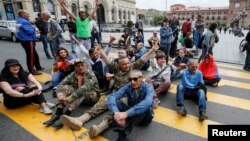 Ցուցարարները փակել են Երևանի Հանրապետության հրապարակ մտնող փողոցները, ապրիլ, 2018թ․