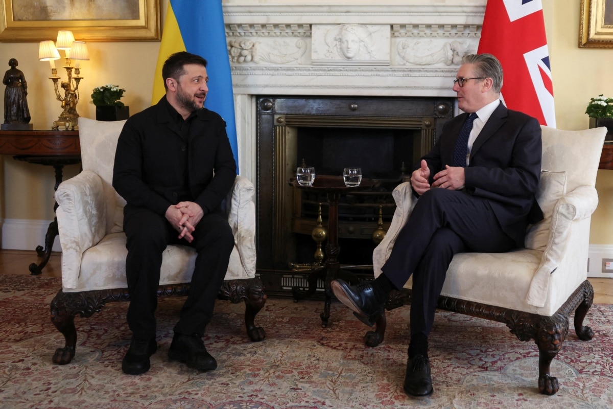 Зеленський повідомив про розмову зі Стармером: «стараємось активізувати змістовну дипломатію»