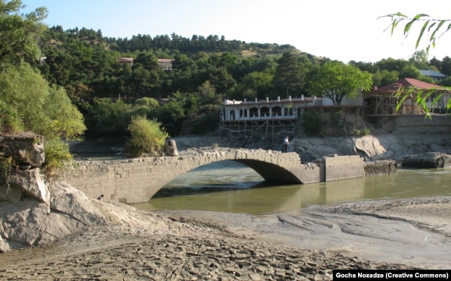 A 2011 image of the bridge on one of the rare previous occasions when the river level was lowered by the opening of the dam’s sluice gates.