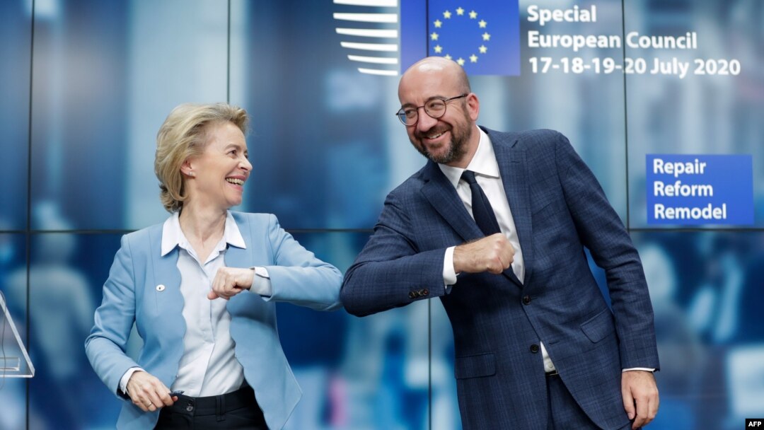 Șefa Comisiei, Ursula von der Leyen, și președintele Consiliului UE, Charles Michel.