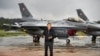 Premijer Donald Tusk 11. septembra stoji ispred poljskih borbenih aviona F-16 na pres-konferenciji o prijetnji koju predstavljaju ruski dronovi.