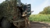 Украински войници недалеч от фронтовата линия край Покровск
