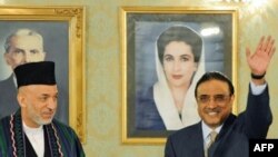 Asif Ali Zardari (right) with his Afghan counterpart Hamid Karzai at a press conference in Islamabad