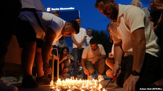 Ndizen qirinj në nderim të Agon Zejnullahut që vdiq në Lipjan