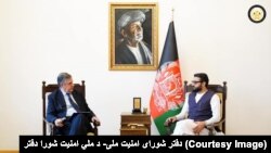 د افغانستان د ملي امنیت سلاکار د ناټو له ملکي استازي سټیفانو پونټیکوروو سره 