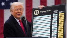 Президент США Дональд Трамп оголошує запровадження мит на імпортні товари у Білому домі, Вашингтон, США. 2 квітня 2025 року