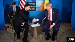 Ce bine că nu s-au certat! Zelenski și Trump în marginea summitului NATO de la Haga, 25 iunie 2025.