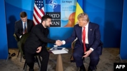 Владимир Зеленский мен Дональд Трамптың Гаагадағы НАТО саммиті аясында кездесуі. 25 маусым 2025 жыл.