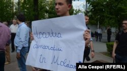 „Nu vrem deputați de paie”, un protest la Parlament