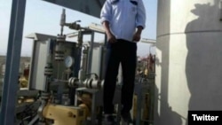 An Iranian oil industry employee committed suicide for not receiving wages in Hoveyzeh. June 10, 2020. 