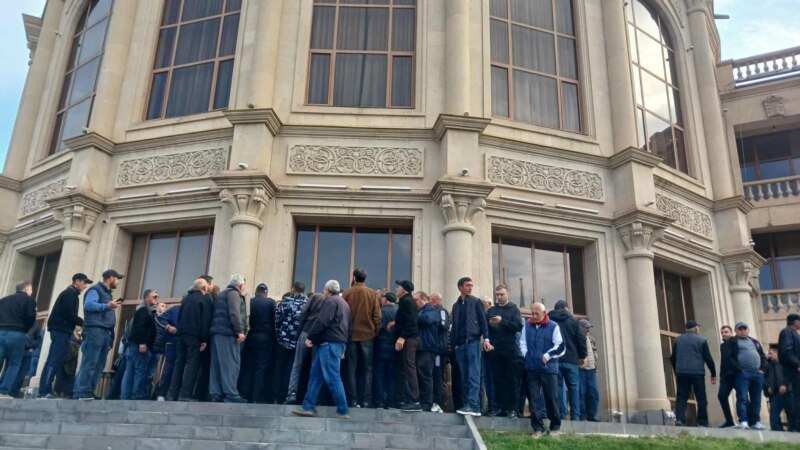 Armenian Opposition Mayor Prosecuted Amid Protests