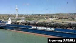 Паром «Славянин» на переправе «Порт Крым» забит военными машинами