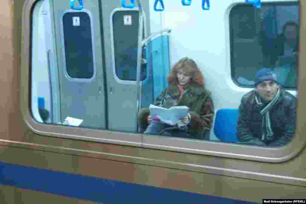 Пассажиры алматинского метро. 9 января 2013 года.