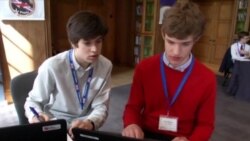 У Великобританії школярів готують до участі у кібервійнах (відео)