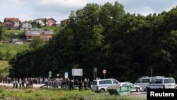 Policija ne dopušta migrantima da uđu u Hrvatsku, granični prelaz Velika Kladuša – Maljevac, 18. juni 2018.