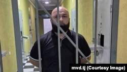 Абдуллоҳ Зарифзода, маъруф ба Идибеки Бохтарӣ барои таҳқири ҳамсӯҳбатон бо қарори додгоҳ ба панҷ шабонарӯз ҳабси маъмурӣ маҳкум шуд.