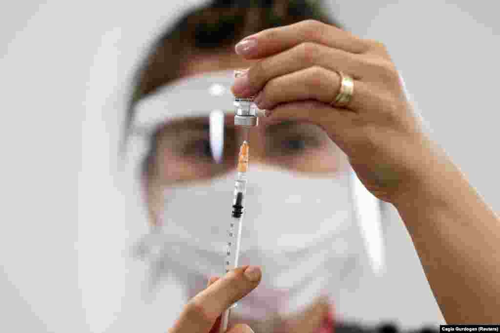ТУРЦИЈА - Министерот за здравство на Турција, Фехратин Коца денеска изјави дека е побарана дозвола за итна употреба на домашната вакцина против ковид-19, Турковак од Турската агенција за лекови и медицински средства (ТИТЦК).