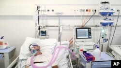 Pacijent na intenzivnoj njezi u Općoj bolnici Abdulah Nakaš u Sarajevu, Bosna i Hercegovina, Arhivska fotografija, 24. septembar 2021.