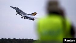 Истребитель F-16 ВВС Бельгии на авиашоу в Радоме, Польша, 23 августа 2015 года