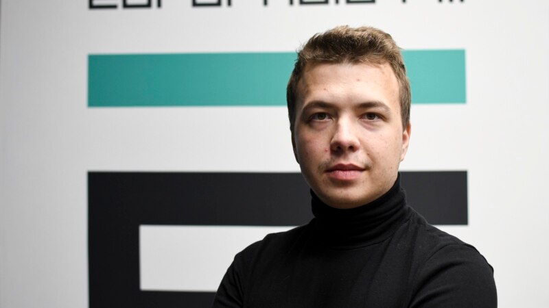 Cоздателя telegram-канала NEXTA Романа Протасевича приговорили в Минске к восьми годам тюрьмы