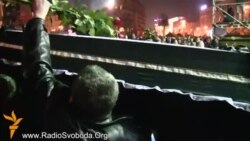 На Майдані продовжували прощатися із загиблими до пізньої ночі