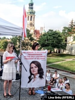 Kryścina Šyjanok vobind la un miting, în Praga