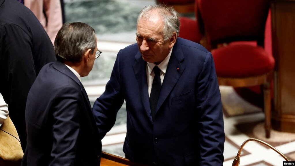 فرانسوا بایرو با رأی قاطع ۳۶۴ در برابر ۱۹۴ رأی منفی از مقام خود برکنار شد