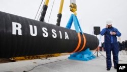 În timp ce importurile de petrol rusesc au fost sancționate de către autoritățile de la Bruxelles, cele de gaz natural nu sunt supuse niciunei sancțiuni.