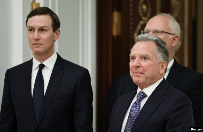 Посланець президента Росії Кирило Дмитрієв, спецпосланець президента США Стів Віткофф та зять Дональда Трампа Джаред Кушнер на зустрічі з президентом Росії Володимиром Путіним у Кремлі в Москві, Росія, 2 грудня 2025 року