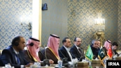 در این نشست چهارجانبه خالد بن سلمان، وزیر دفاع عربستان، عاصم منیر، لوی درستیز اردوی پاکستان و ابراهیم کالین، رئیس سازمان اطلاعات ترکیه، حضور دارند.