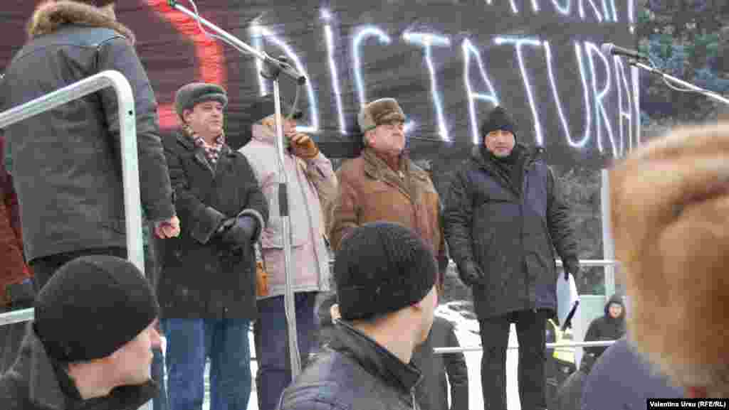 12 februarie 2012. Miting antiguvernamental organizat de Comitetul pentru Apărarea Constituţiei şi Democraţiei, o grupare a opoziţiei extraparlamentare condusă de Iurie Roşca, fostul lider al Partidului Creştin-Democrat din Moldova