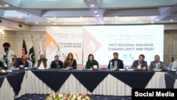 نشست چهره‌ های سیاسی، فعالان و زنان معترض مخالف حکومت طالبان در اسلام‌ آباد
