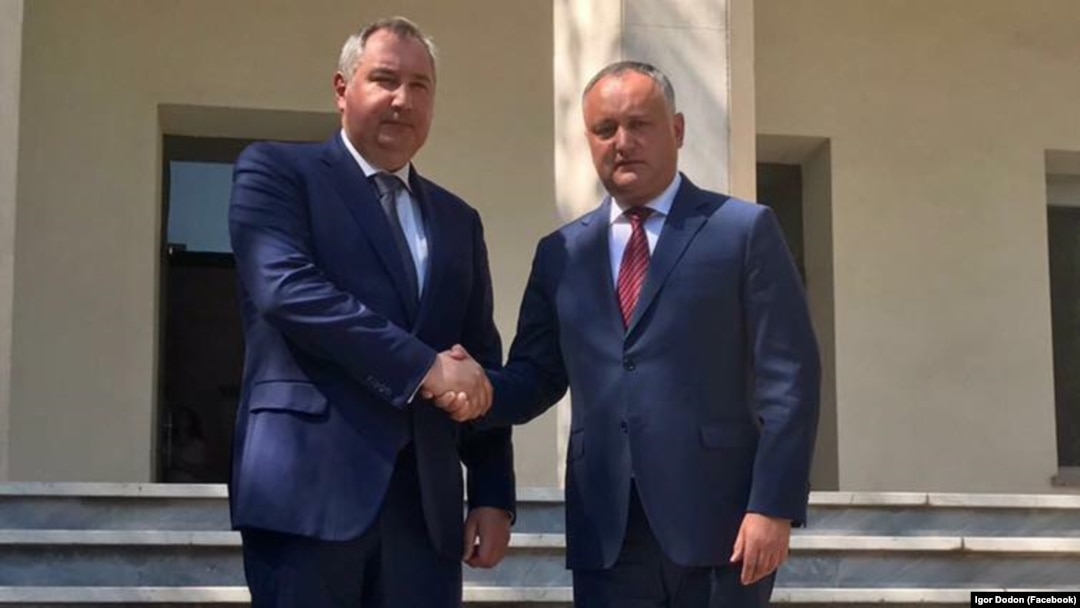 Moldovan President Igor Dodon (right) and Russian Deputy Prime Minister Dmitry Rogozin in Tehran on August 5