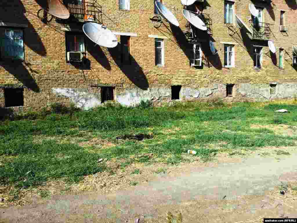 Türkmenabatdaky köne ýaşaýyş jaýlary