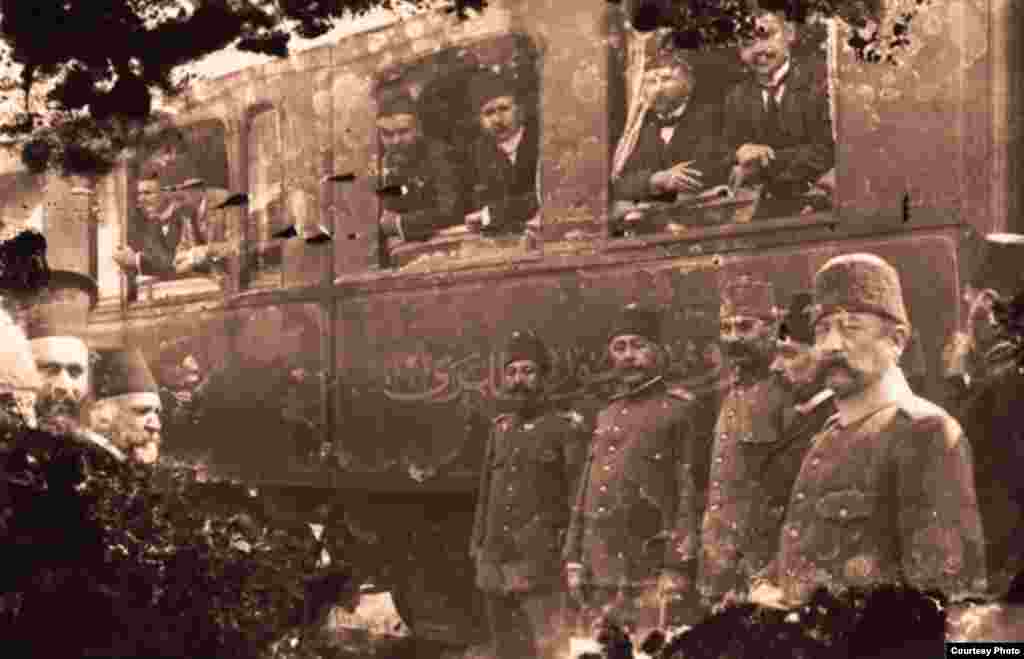 Пристигнување на Султанот Мехмед V Решад на железничката станица во Битола во 1911 година. Снимено од браќата Манаки.