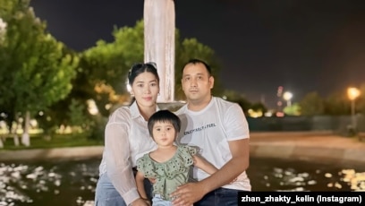 Мен әйелімді секс видеосы үшін бөлмеге әкелдім