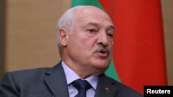 Тим часом Олександр Лукашенко, який 15 вересня зустрівся з американською делегацією на чолі зі спеціальним посланцем США Джоном Коулом, заявив, що в країні немає політичних переслідувань